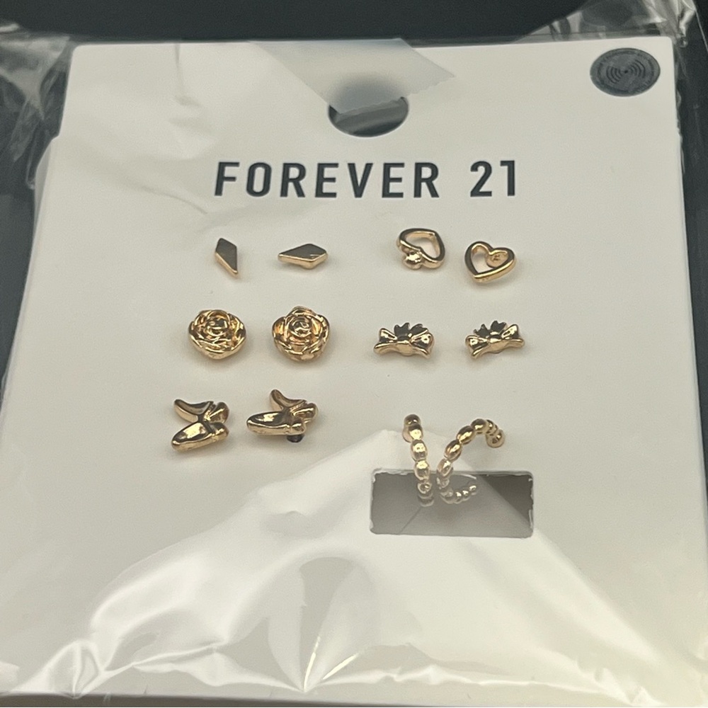 Forever 21 Gold Assorted Stud Earrings